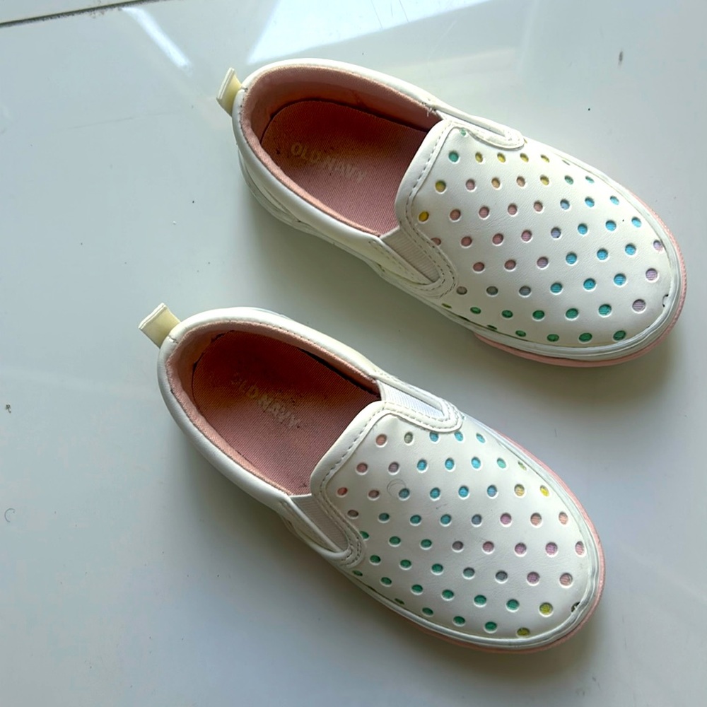 Old Navy (Pink and White toddler girl shoes) Size 8.
